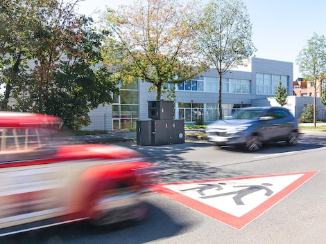 Den Enforcement Trailer Semistation setzen Sie zur temporären Überwachung der Geschwindigkeit an Schulen oder Kindergärten ein.